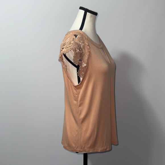 Sweet Wanderer Peach Keyhole Top Women's size Medium - Picture 3 of 7